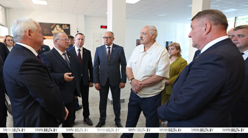 "Можем конкурировать". Лукашенко ставит задачу активнее осваивать рынок светодиодных ламп
