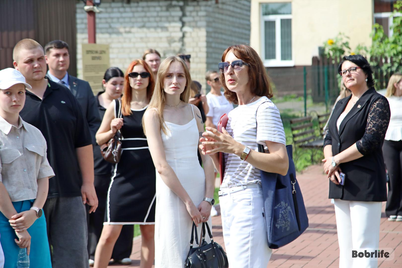 По улочкам старого города. Молодые специалисты пообщались с главой администрации Ленинского района во время экскурсии по Бобруйску