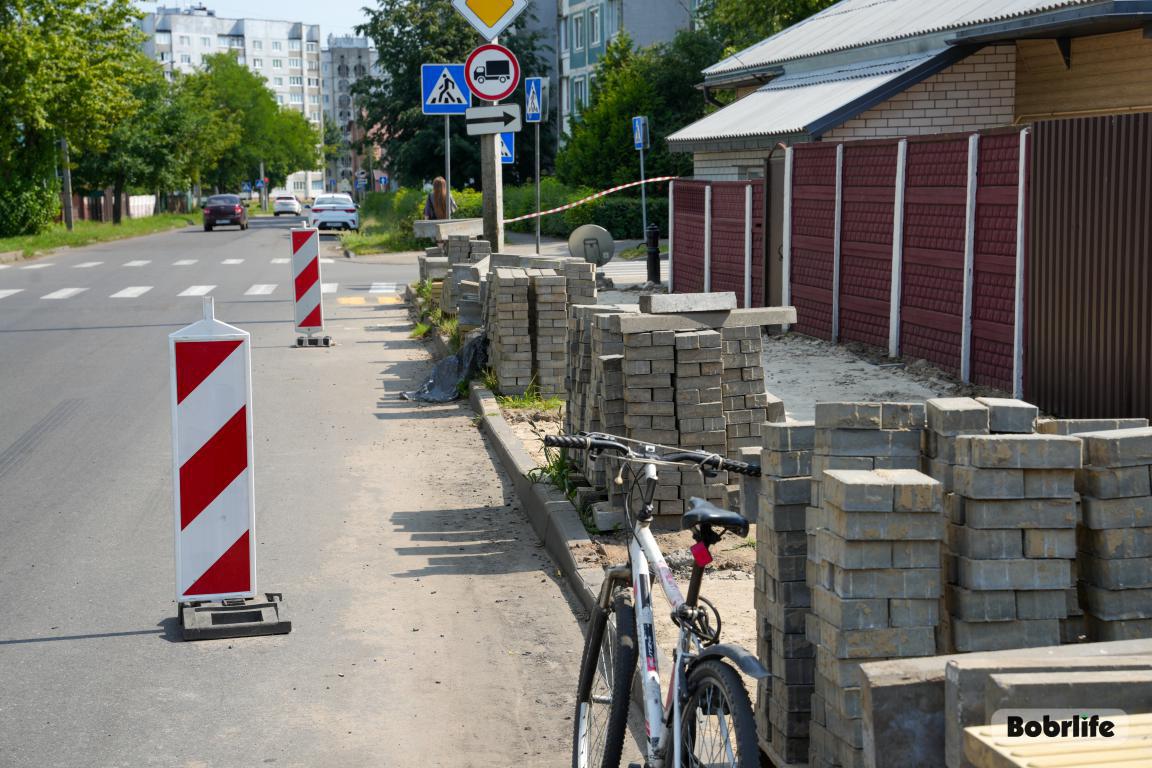 Уютнее, чище, современнее. Как в Бобруйске ремонтируют тротуары и готовят новые объекты
