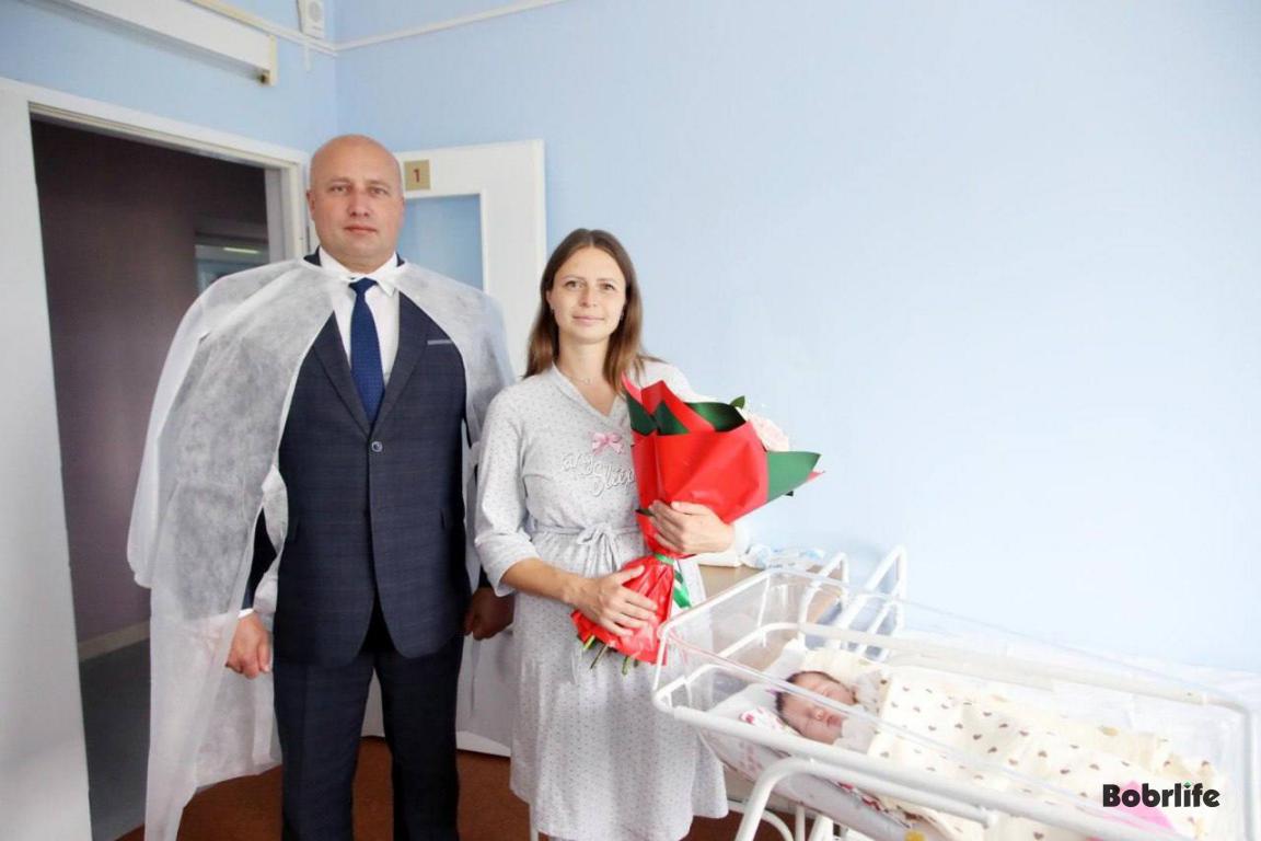 Маленькое чудо в праздник. В Бобруйске поздравили маму, родившую малышку в День Независимости