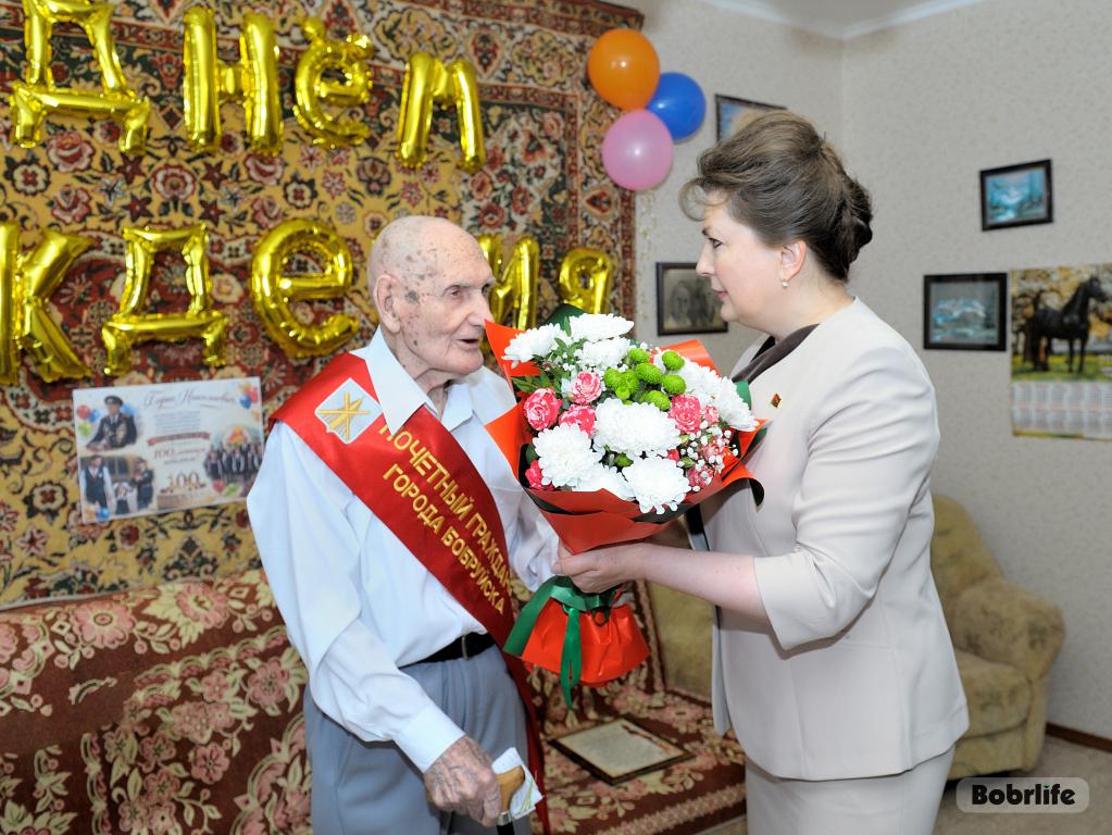 Эпоха удивительного человека. Ветерана, Почетного гражданина Бобруйска Бориса Музалевского поздравили со 100-летним юбилеем