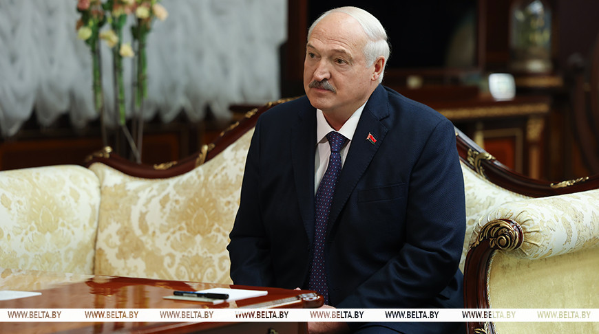 Александр Лукашенко - Мантурову: Беларусь считает за честь сотрудничать с Россией