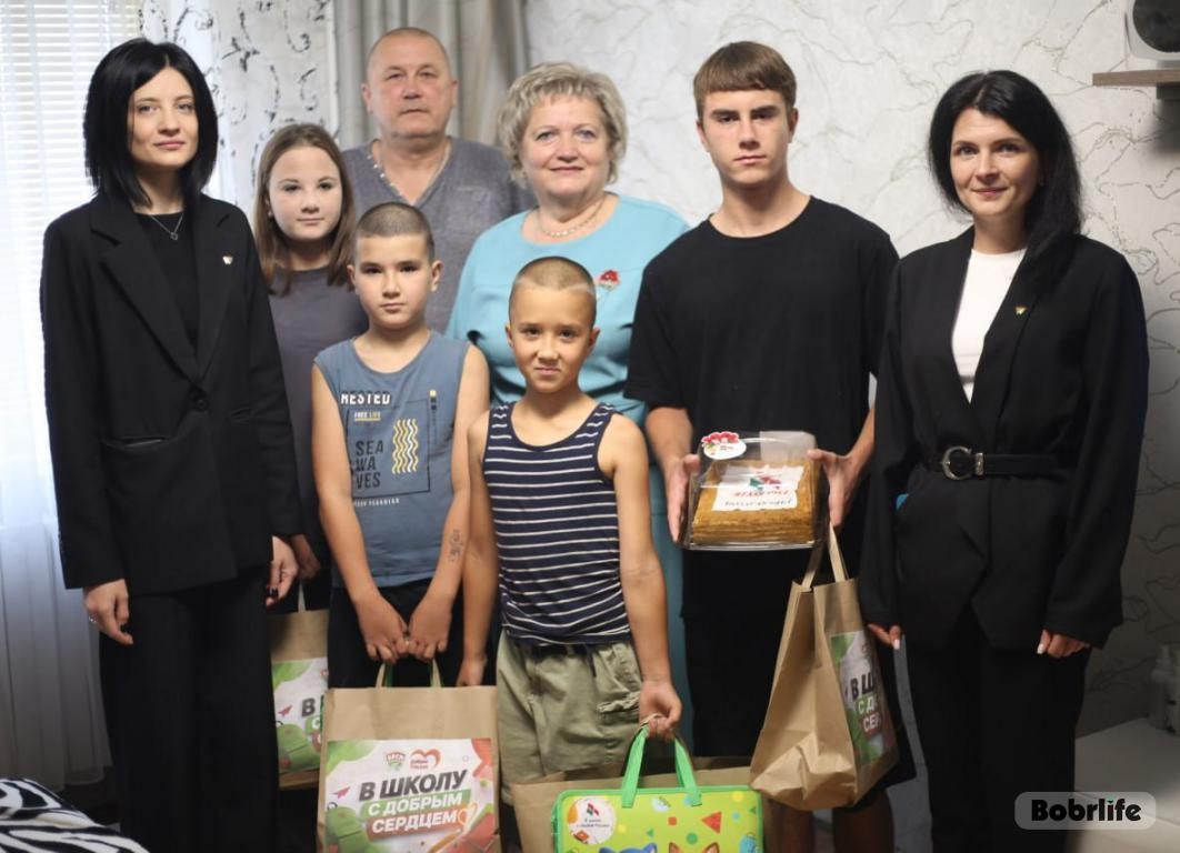 Всё необходимое к школе. Подарки к новому учебному году преподнесли семье Курлянчиков