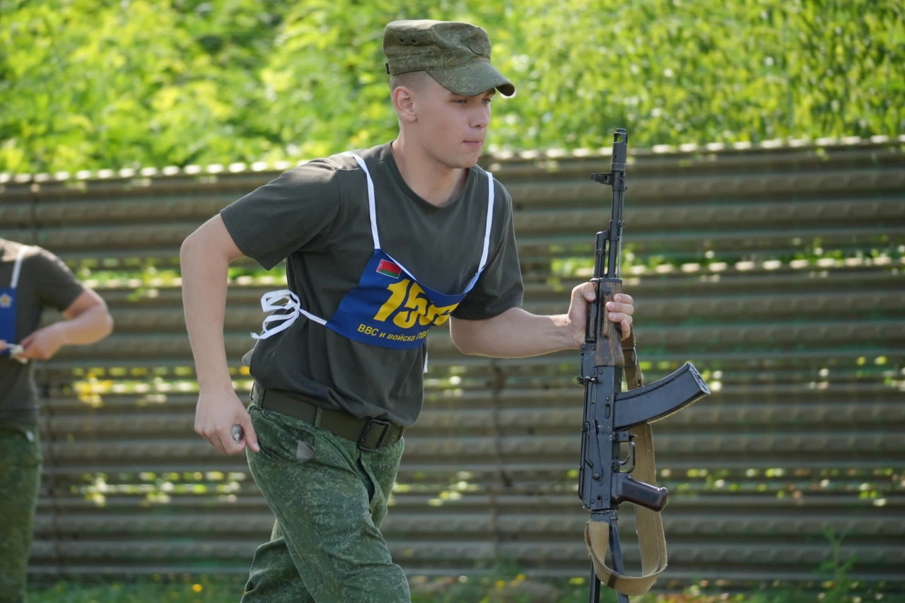 Экзамен на выносливость: военнослужащие 83-го полка прошли проверку физподготовки