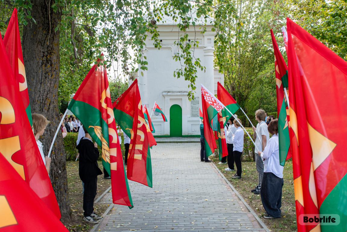 Главный ответ разрушению – созидание и единство. Молодежь Бобруйска почтила память героев-подпольщиков