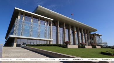 В рамках участия в IX Восточном экономическом форуме – 2024 заместитель премьер-министра Республики Беларусь по вопросам деятельности Беларуси в рамках Союзного государства и отношений с Россией, Чрезвычайный и Полномочный Посол Беларуси в России Александр Рогожник и заместитель председателя Могоблисполкома Руслан Страхар 5 сентября провели встречу с врио губернатора Хабаровского края Дмитрием Демешиным.­  Стороны обсудили вопрос предстоящего визита делегации Хабаровского края в Беларусь и проведение Дней Х