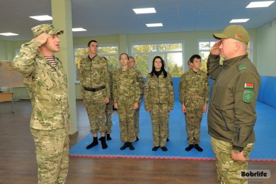 Депутат Палаты представителей Оксана Приходько и глава администрации Первомайского района Виталий Власевич встретились с воспитанниками военно-патриотического клуба «Зубр»