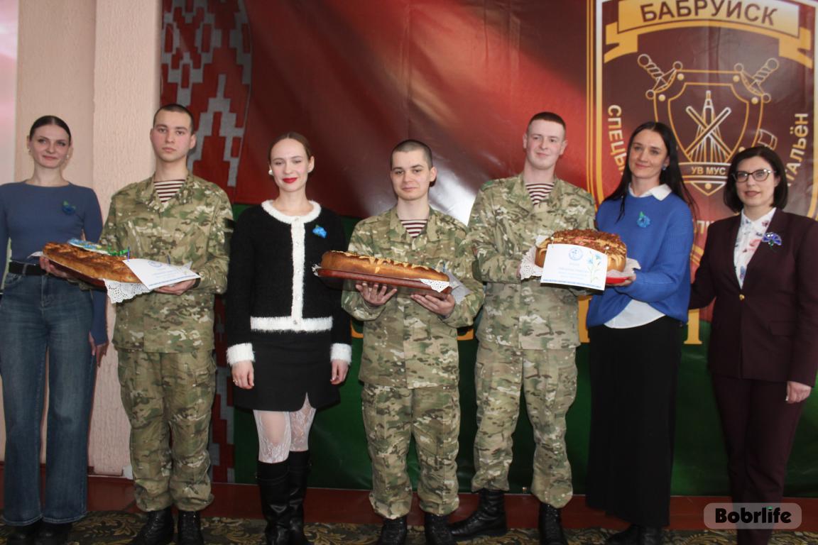 «Мамины пироги». БСЖ поздравил военнослужащих Бобруйска с Днем защитников Отечества
