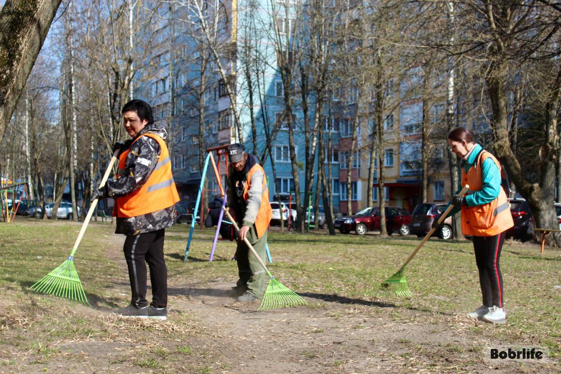 Сотрудники ЖЭУ наводят порядок в Первомайском и Ленинском районах