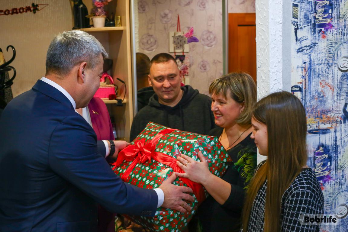 Акцыя «Нашы дзеці»: навагодні сюрпрыз для шматдзетных сем'яў Хацяновіч і Разанцавых