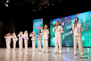 Низкий поклон за труд! Во Дворце искусств прошло торжественное мероприятие, посвященное Дню учителя