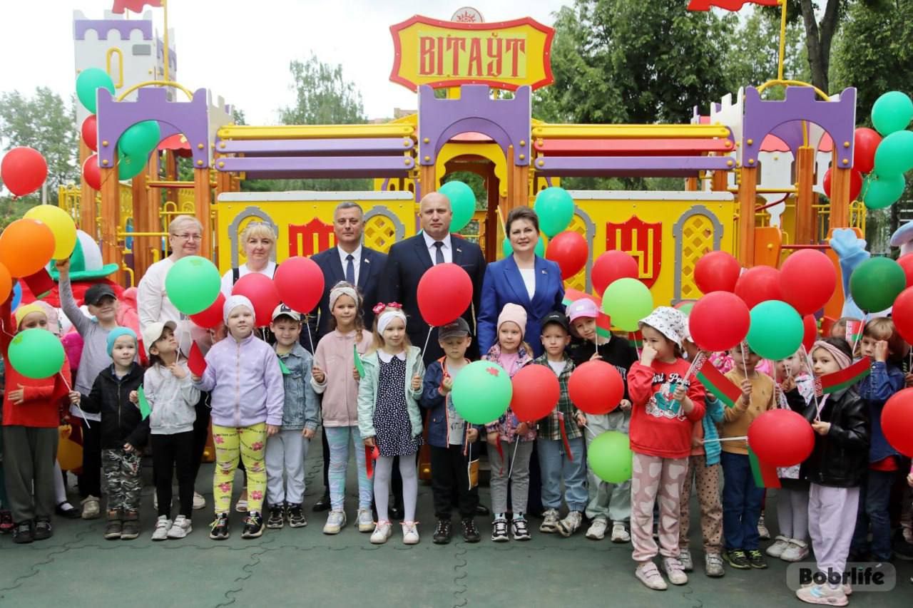 Новую дзіцячую пляцоўку на Ракасоўскага, 72 адкрылі ў Бабруйску