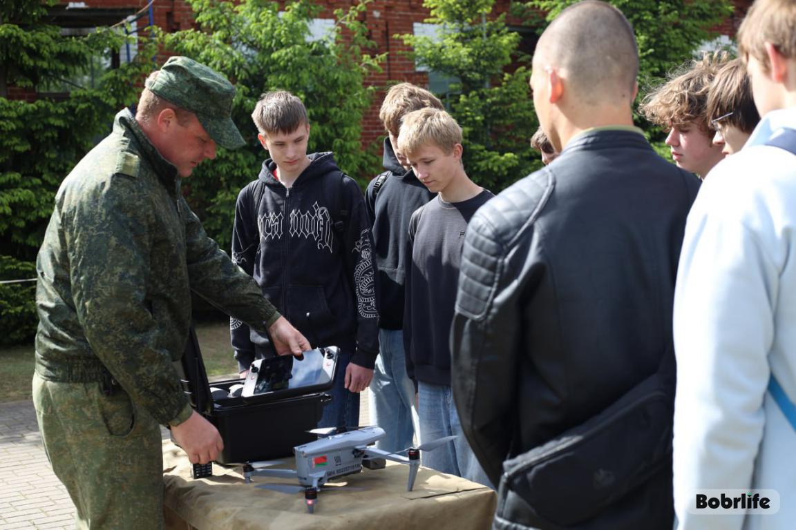 В Бобруйской военной комендатуре прошла экскурсия для будущих защитников Родины