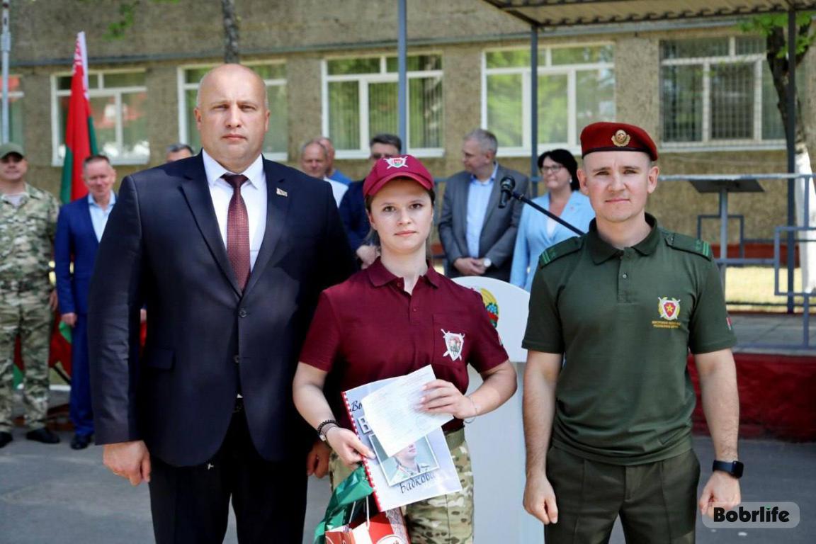 Вручения свидетельств выпускникам военно‑патриотического клуба «Зубр»