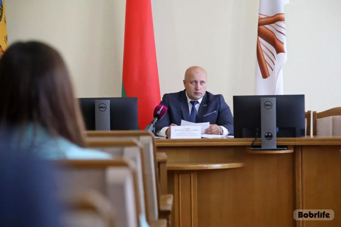 Парадак павінен быць ва ўсім. Надзённыя пытанні абмеркавалі на аператыўнай нарадзе ў гарвыканкаме