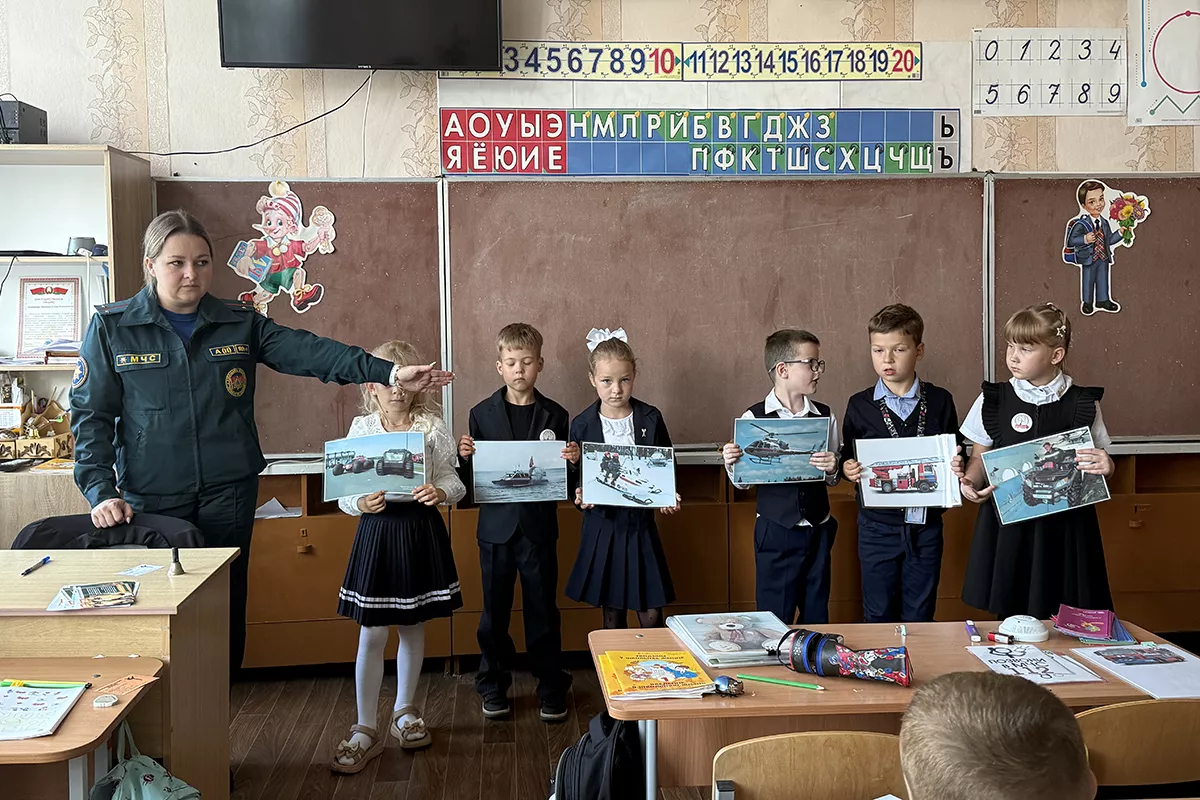 Снова в школу: как спасатели учат безопасности в Бобруйске