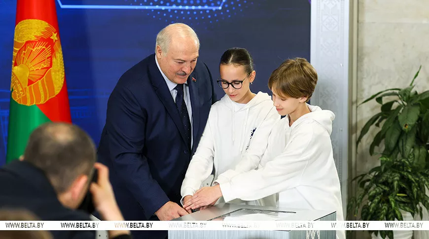 Александр Лукашенко в Минске дал старт работе Центра технического творчества детей и молодежи