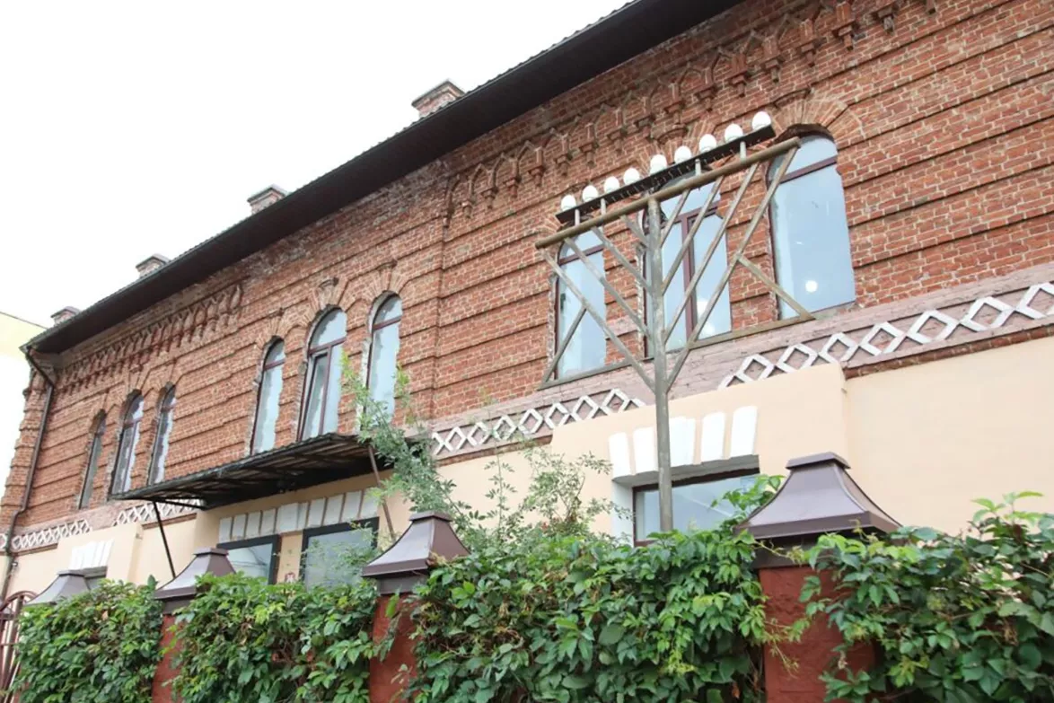 Тематические экскурсии, еврейский дворик и знакомство с иудаизмом: едем в синагогу в Бобруйске