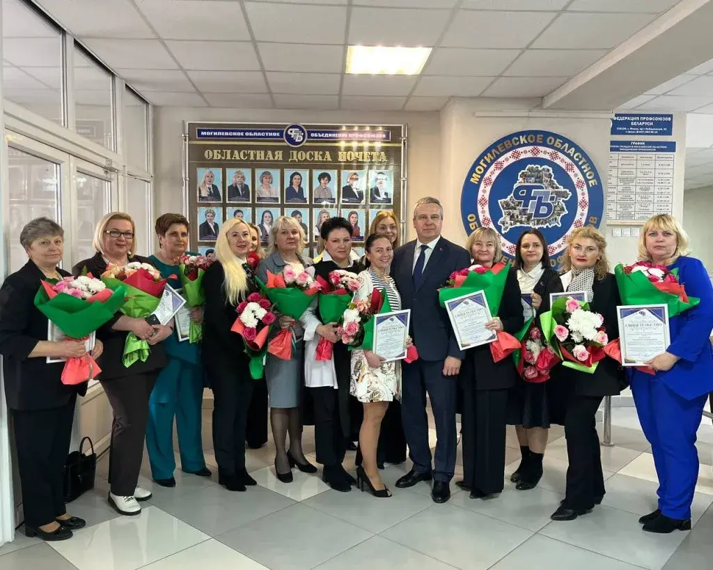 В Могилеве открыли областную профсоюзную доску Почета: в числе лучших — 20 активисток региона