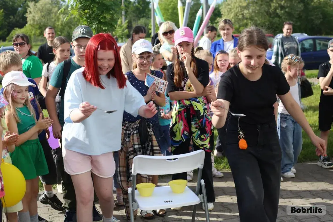Счастливое детство под мирным небом. В Первомайском районе Бобруйска прошел праздник двора, приуроченный ко Дню защиты детей