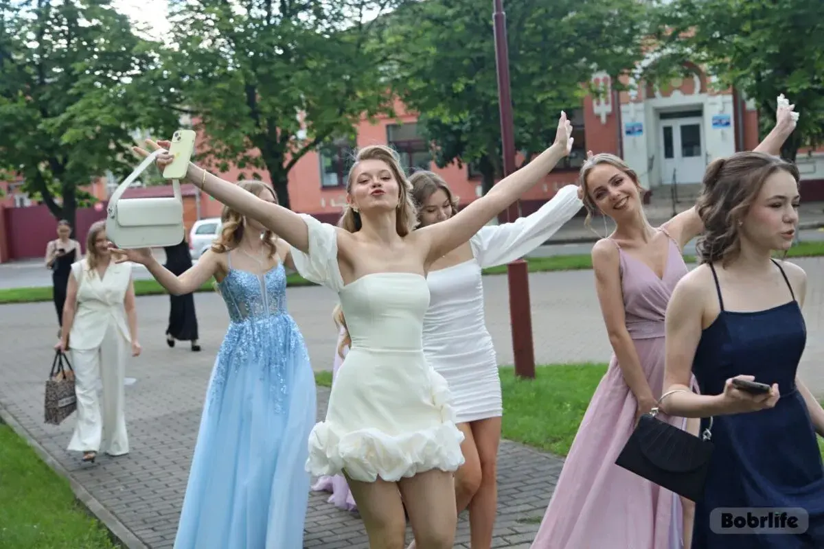 Выпускные вечера для 11–классников сегодня пройдут в школах Беларуси.