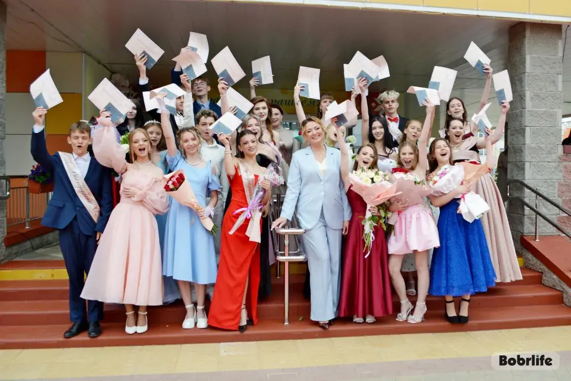Выпускной в школе №34 Бобруйска. Когда детские воспоминания уступают место взрослым мечтам