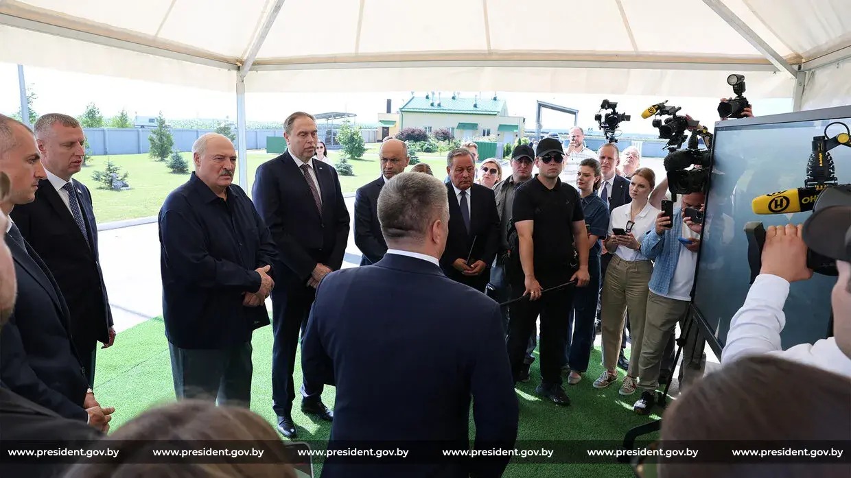 Александр Лукашенко поручил выработать четкую программу по разведению в Беларуси красной породы коров