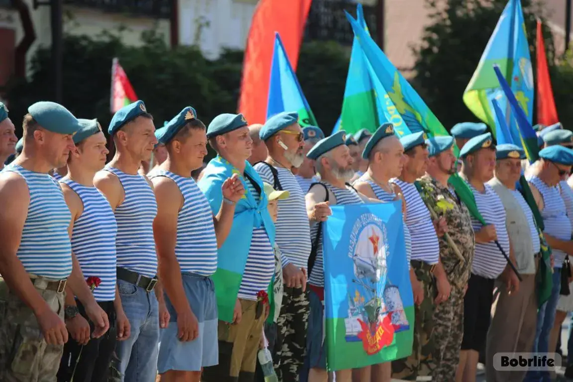 Праздник в бело-синюю полоску. День десантников и сил специальных операций Вооруженных Сил Беларуси отметили в Бобруйске