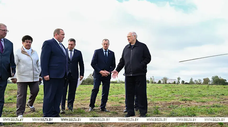 В графике Президента - сельхозтематика.Александр Лукашенко совершает рабочую поездку в Шкловский район 