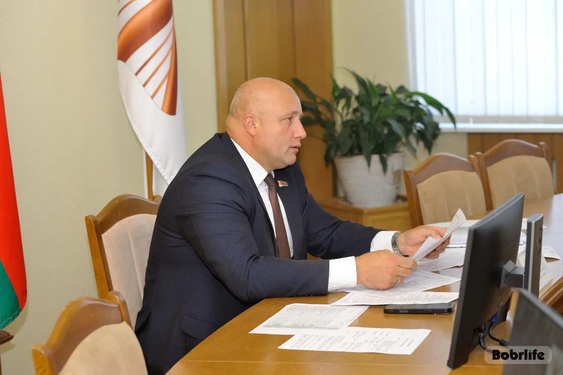 Расширение ассортимента и подготовка к субботнику. Еженедельное оперативное совещание прошло в Бобруйском горисполкоме