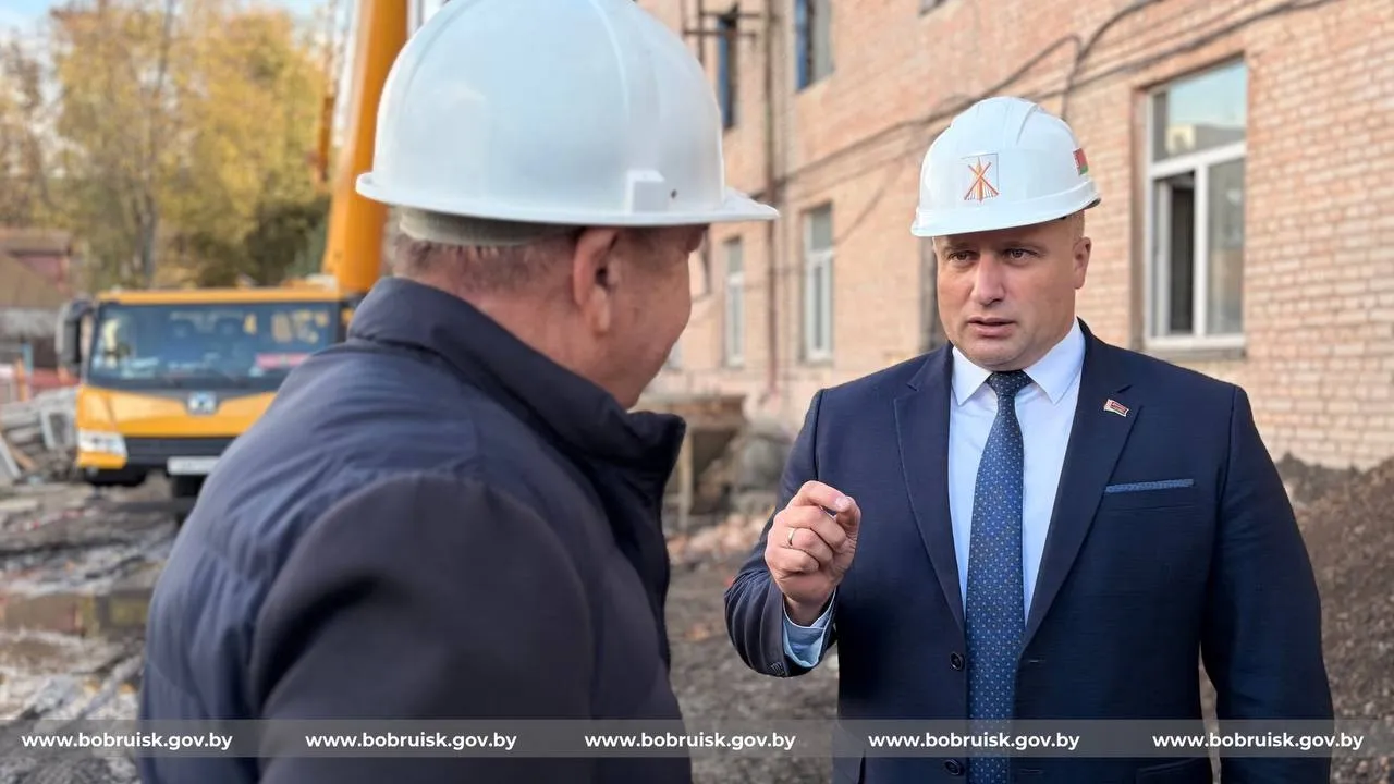 На особом контроле: глава Бобруйска проинспектировал ход реконструкции здания