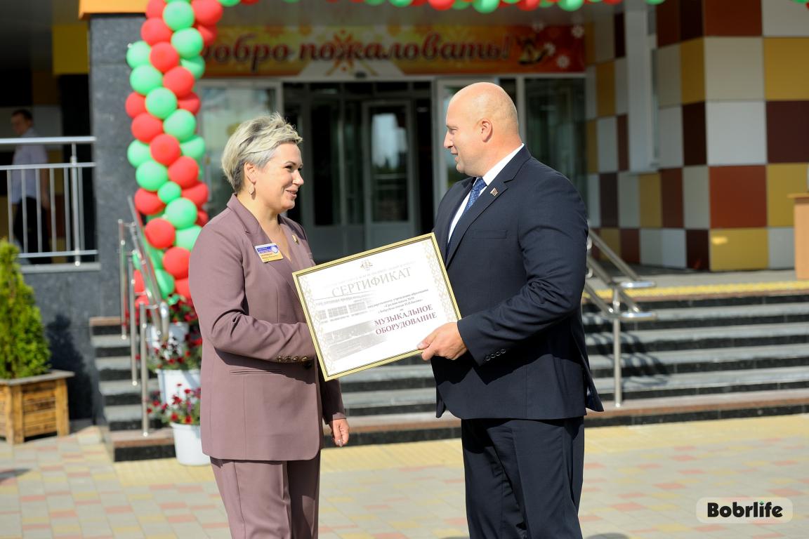 Торжественная линейка, посвященная Дню знаний