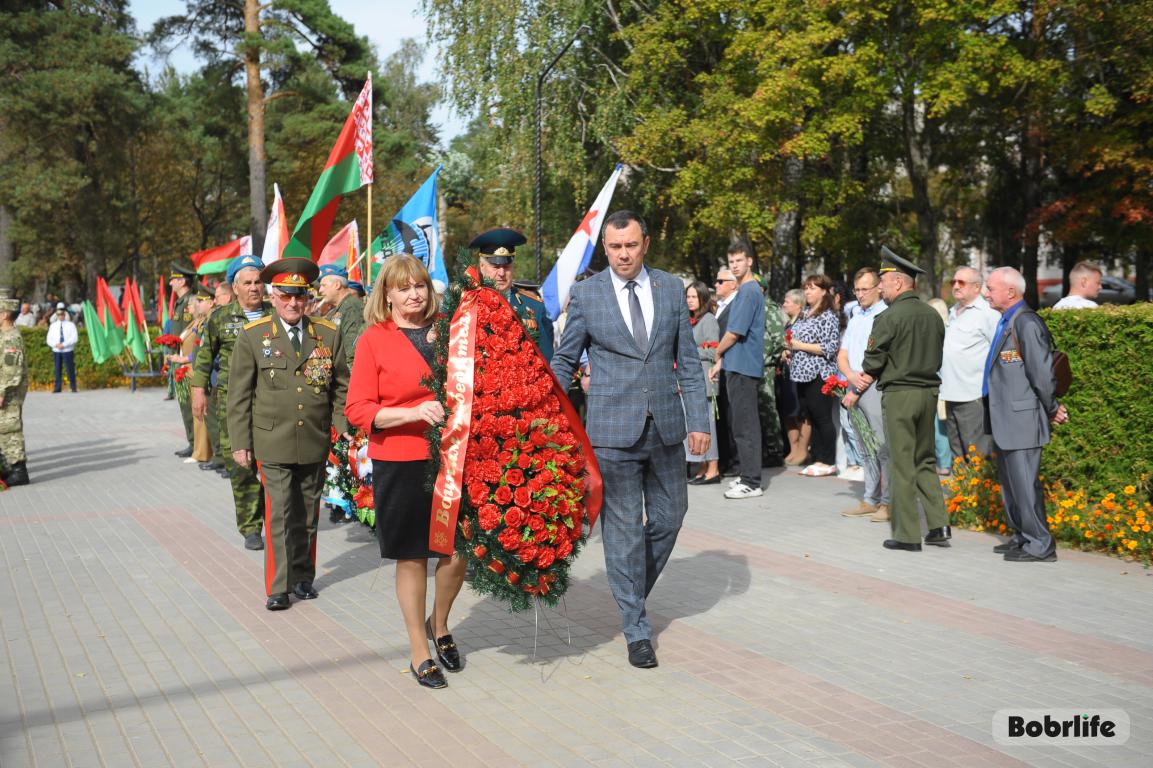 Митинг у мемориала боевой славы в честь танкистов-днепровцев 