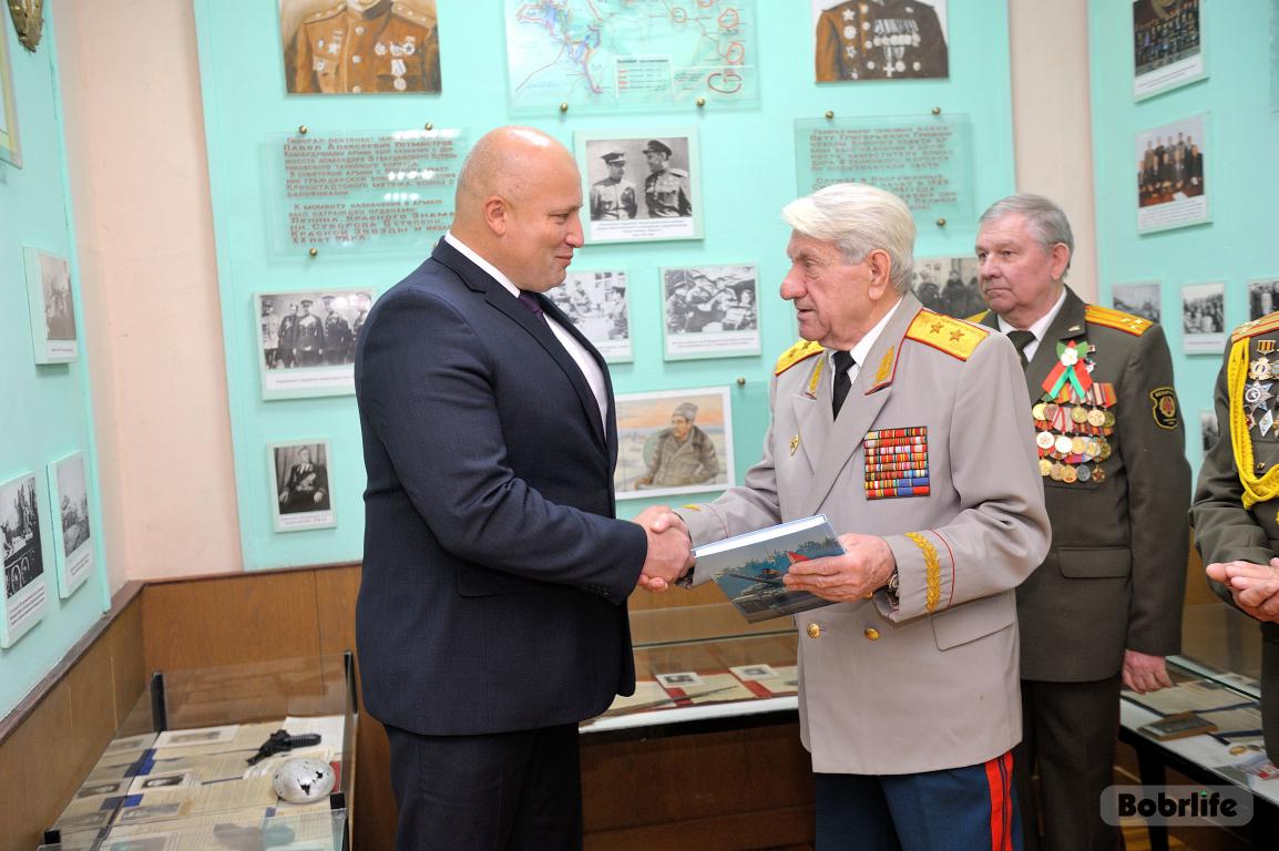 Легендарный командарм Станислав Румянцев и мэр города Максим Гурин обсудили патриотическое воспитание молодежи